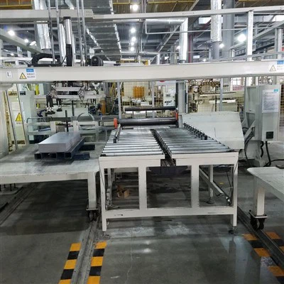 Čtyřválcový válcovací stroj